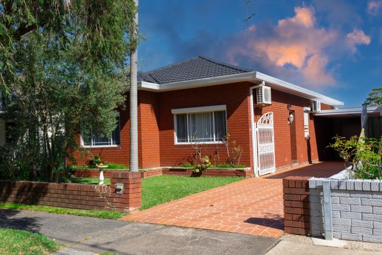 Melbourne house with concrete roofs