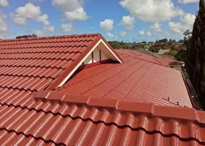 House roof with modern gutter system